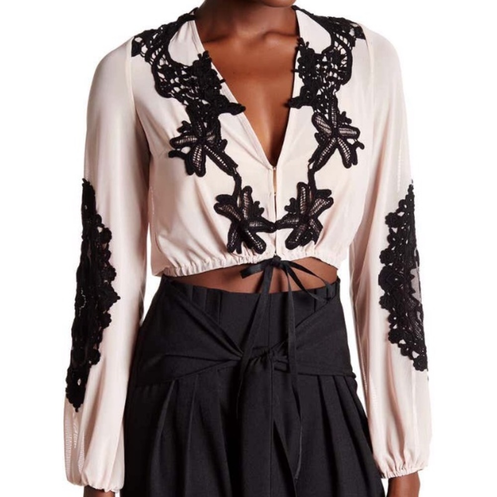 L’atiste nude/black crop top. NWT
